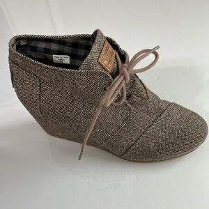 Toms Brown Herringbone Wedge Ankle Boots